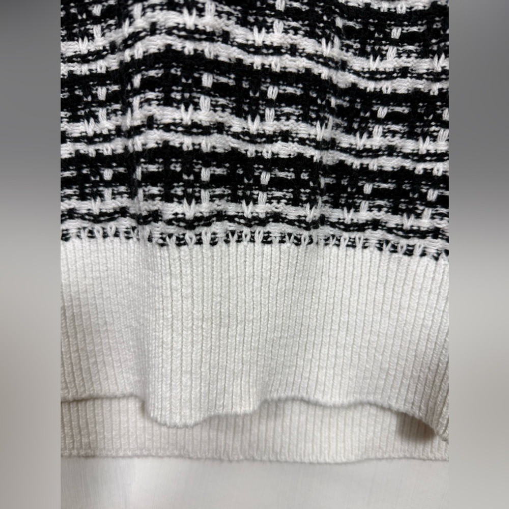 Fashion Size Small Black and White Sleeveless Sweater Vest - Picture 5 of 9